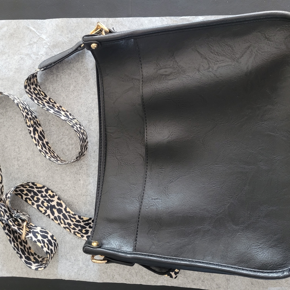 Black Leather Shoulder Bag with Leopard Strap